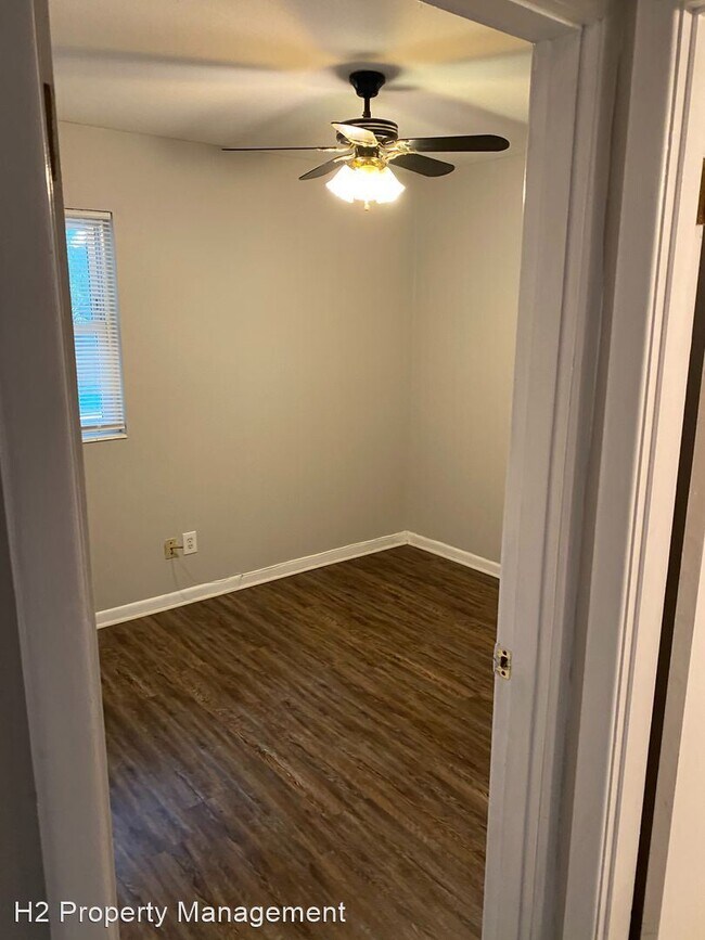 Building Photo - 3 br, 1 bath House - 821 Essex Drive