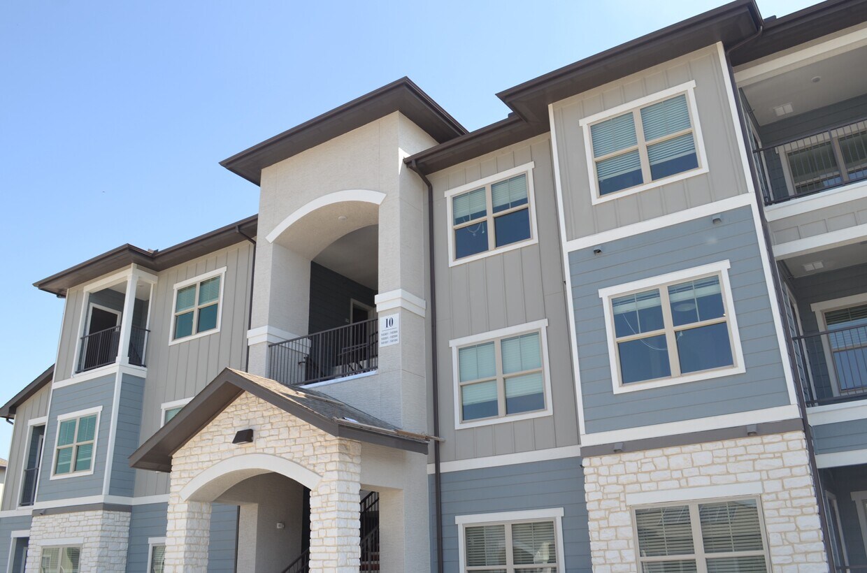 Alsbury Farms Apartments in San Antonio, TX