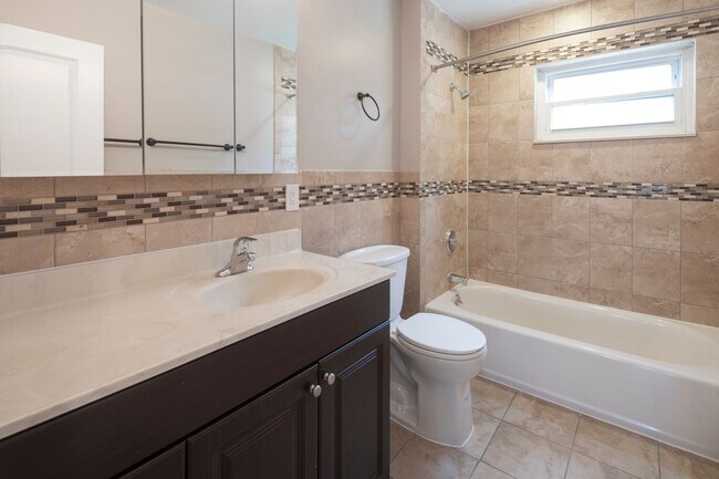 Interior Photo - The Linden Apartments: In-Unit Washer & Dryer, Heat and Hot Water Included, Cat & Dog Friendly, a...