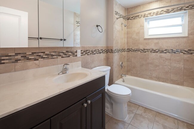 Interior Photo - The Linden Apartments: In-Unit Washer & Dryer, Heat and Hot Water Included, Cat & Dog Friendly, a...