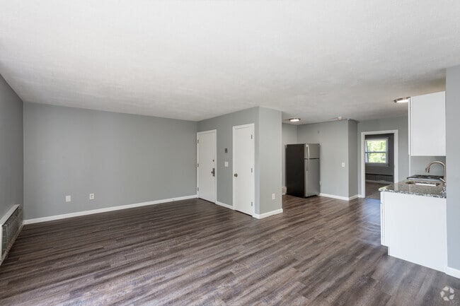 2BR, 1BA - 980SF - Living Room - Masthead Apartments