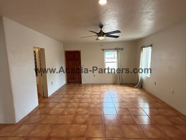 Foto del edificio - Spacious Four Bedroom Home