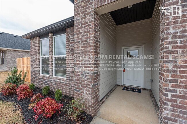 Foto del edificio - 566 Mcleod Dr