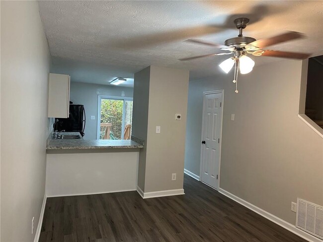 Foto del edificio - 5144 Spring St