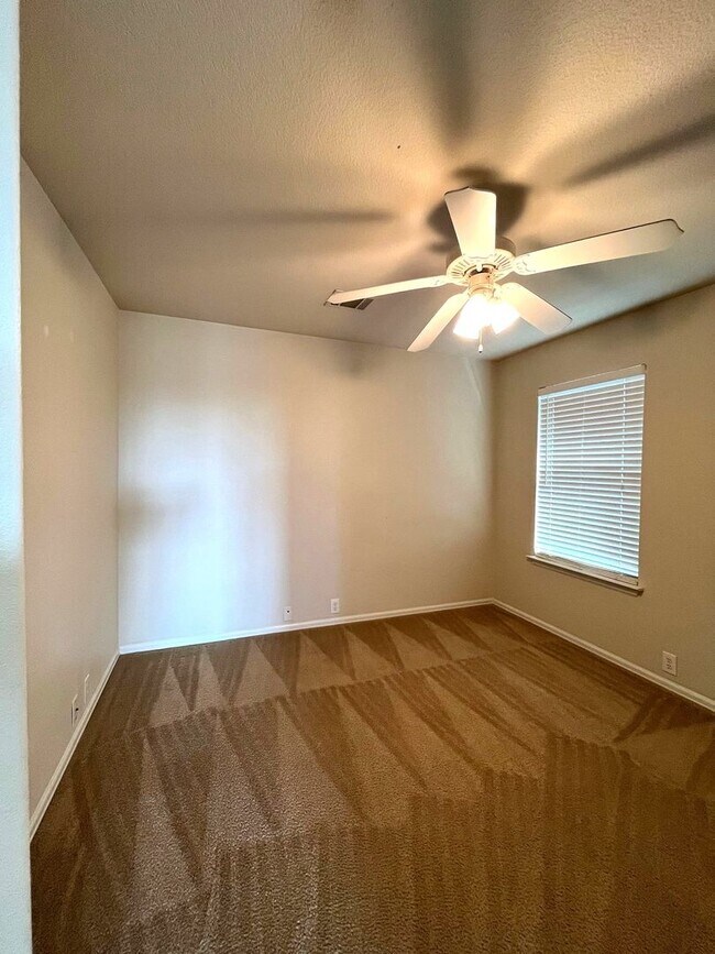 Building Photo - 3722 Sausalito Fern