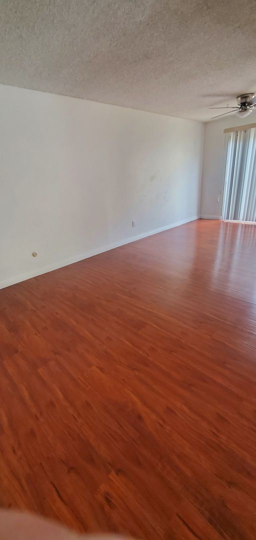 Building Photo - 4 bed townhouse central  Clairemont