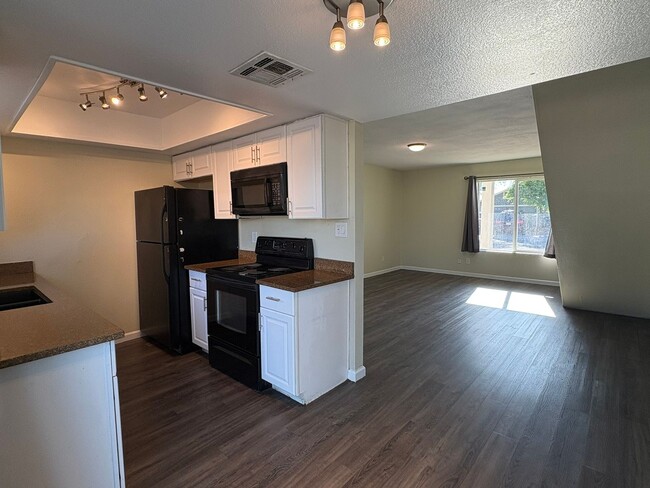 Building Photo - 808 N 95th Dr