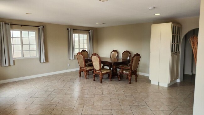 Foto del edificio - 927 W 3rd St