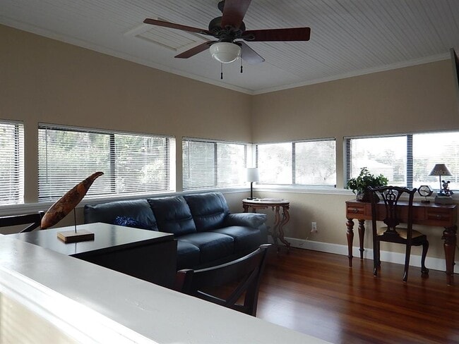 Foto del edificio - 16909 Franklin Ave