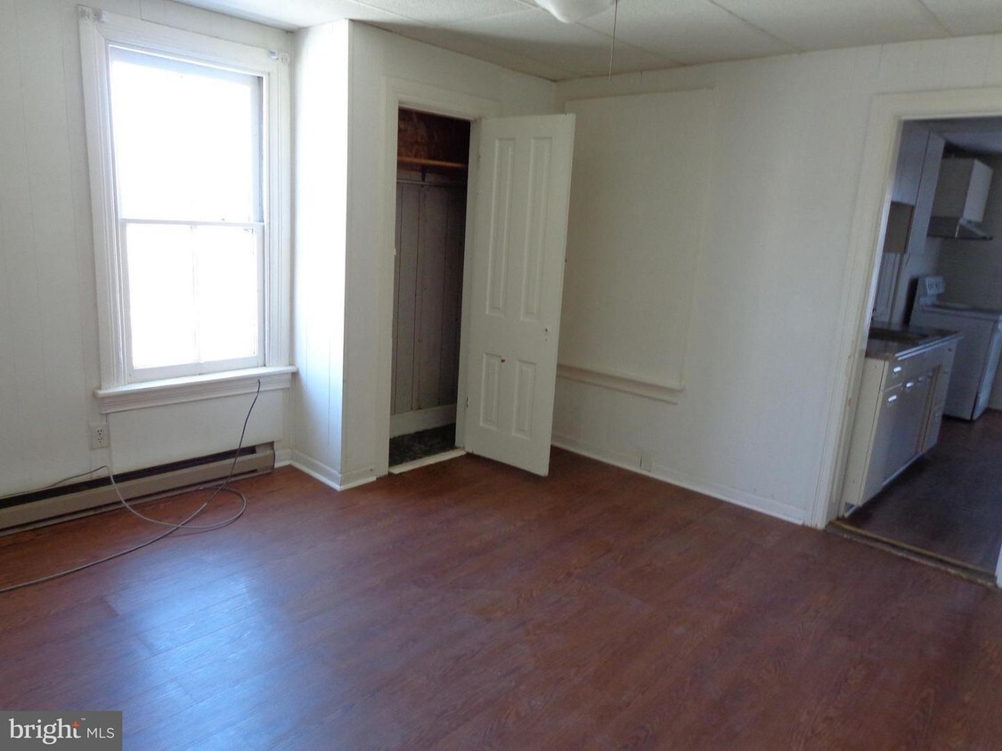 Primary Photo - 900 Pope Ave