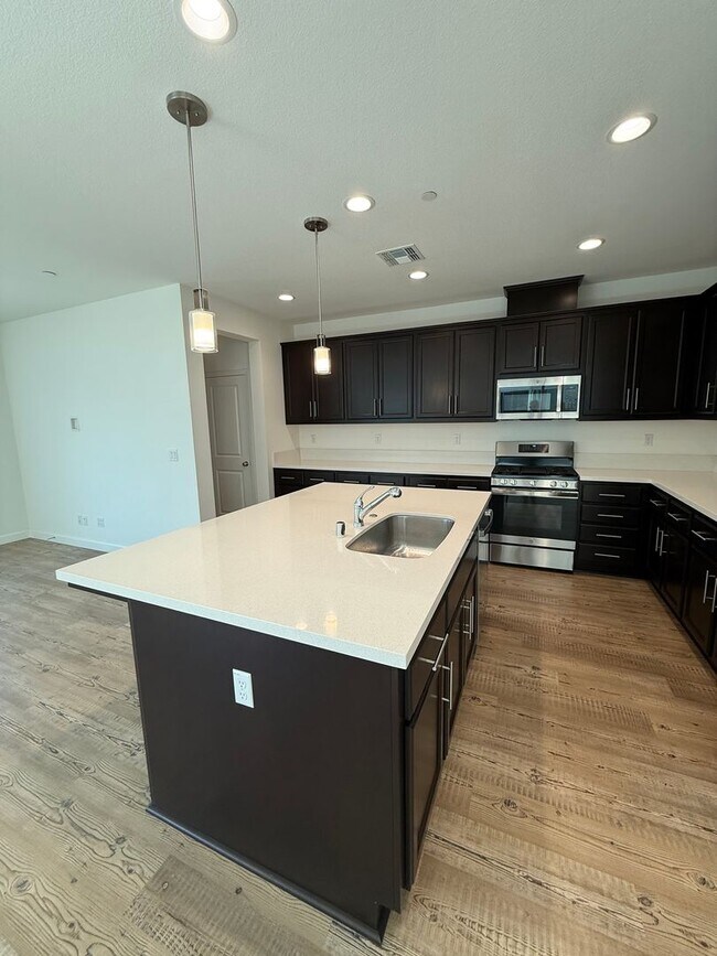 Foto del edificio - 2460 Cinnabar Dr