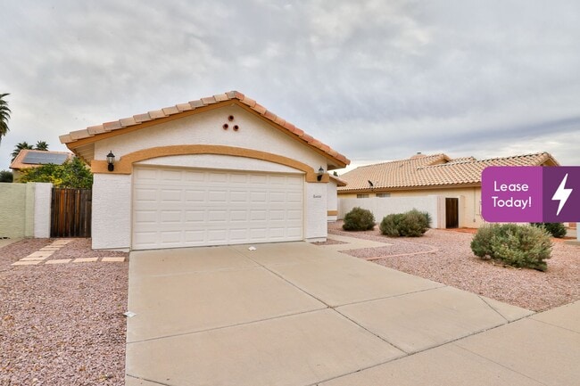 Building Photo - 4230 E Woodland Dr