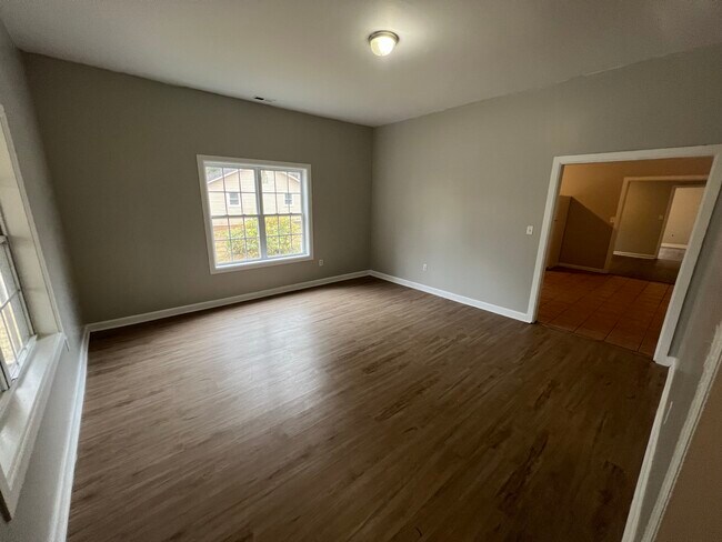 Building Photo - 130 Avalon Ct