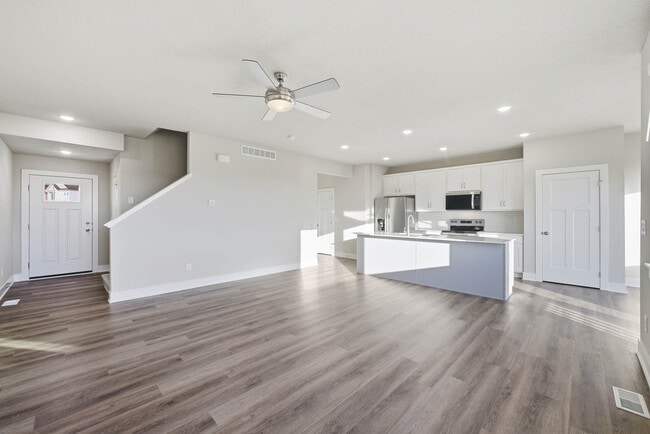 Building Photo - 526 43rd St SW