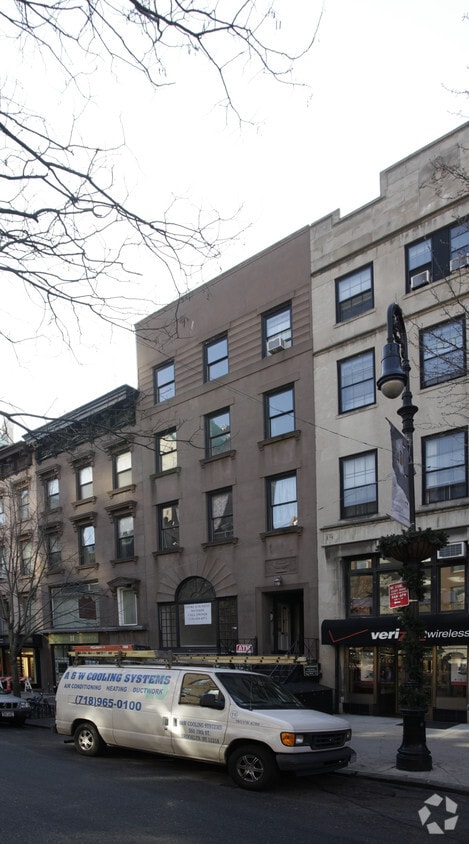 Primary Photo - 148 Montague St