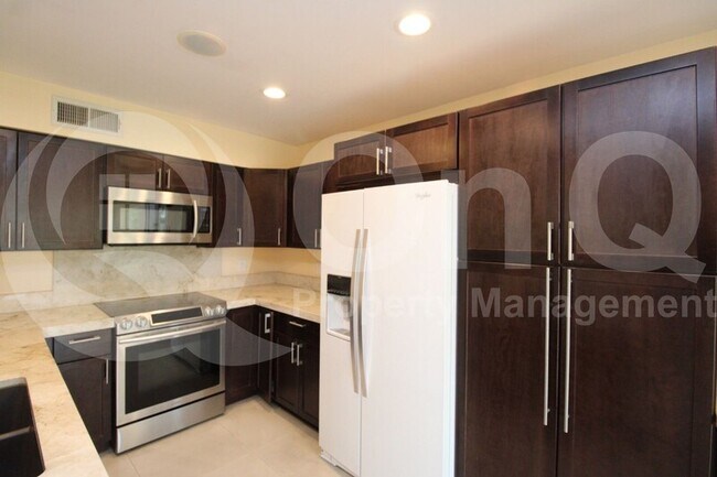 Building Photo - 4665 E Aire Libre Ave