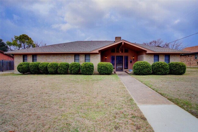 Building Photo - 1201 York Dr