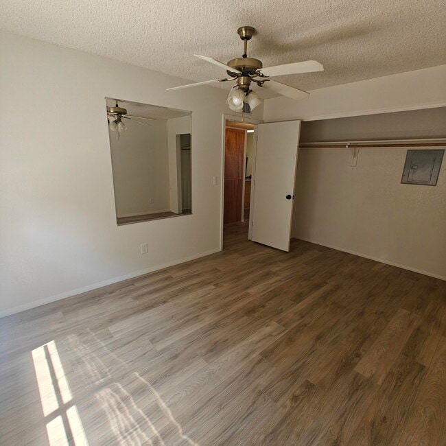 Building Photo - 8680 N Cortez Dr
