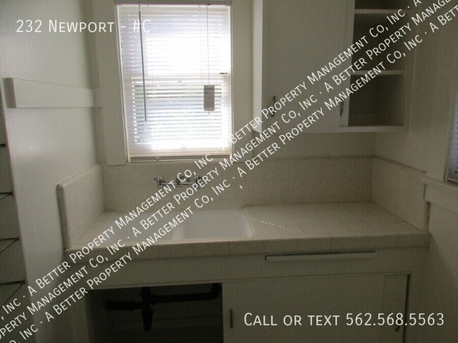 Building Photo - 232 Newport-#C