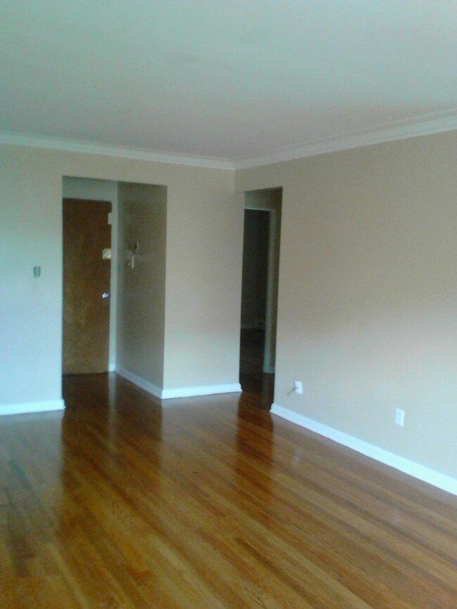 Foto del edificio - 701 Whitmore Rd