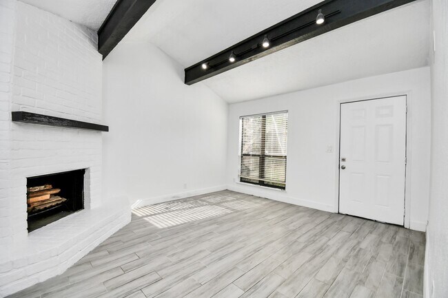 Foto del edificio - 8573 Wilcrest Dr