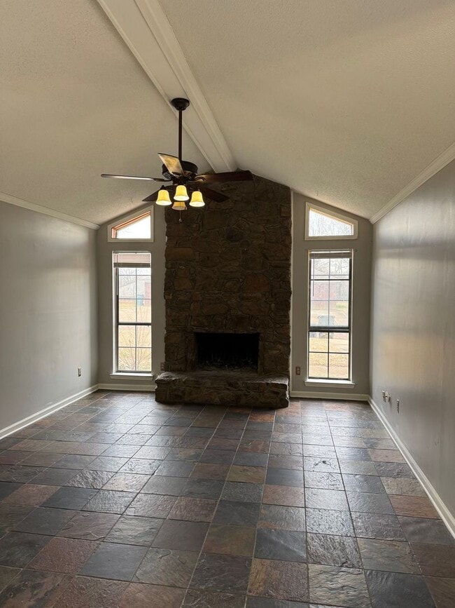 Building Photo - 204 Morgan Ln