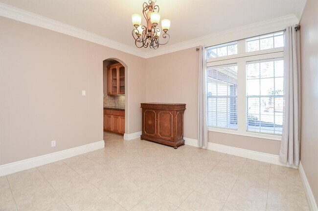 Foto del edificio - 5835 Stratford Gardens Dr