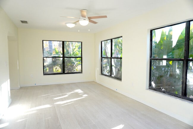 Building Photo - 33 63rd St