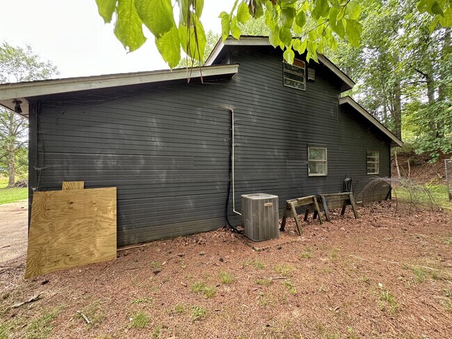 Building Photo - 200 W Caldwell Rd