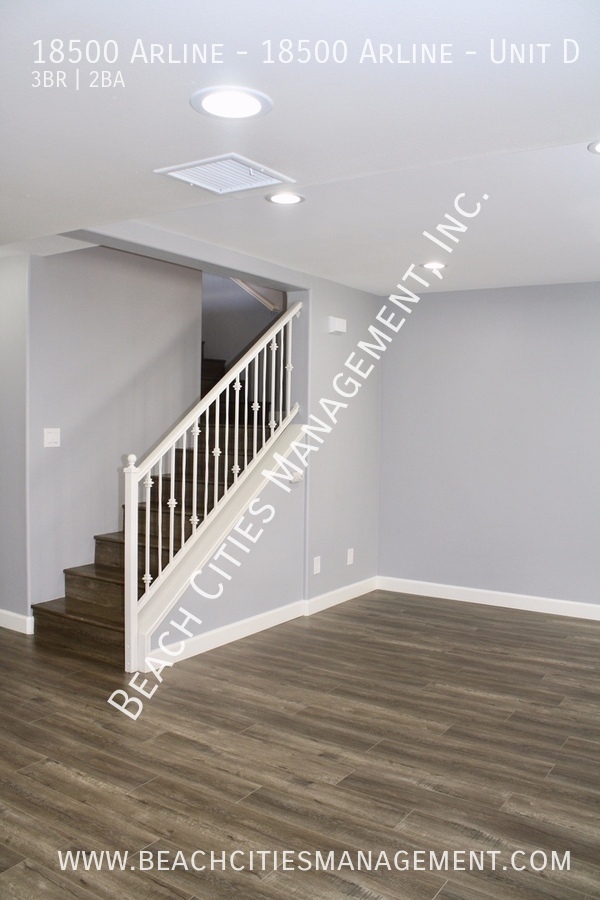 Building Photo - Remodeled 3 Bed, 2.5 Bath Town Home with A...