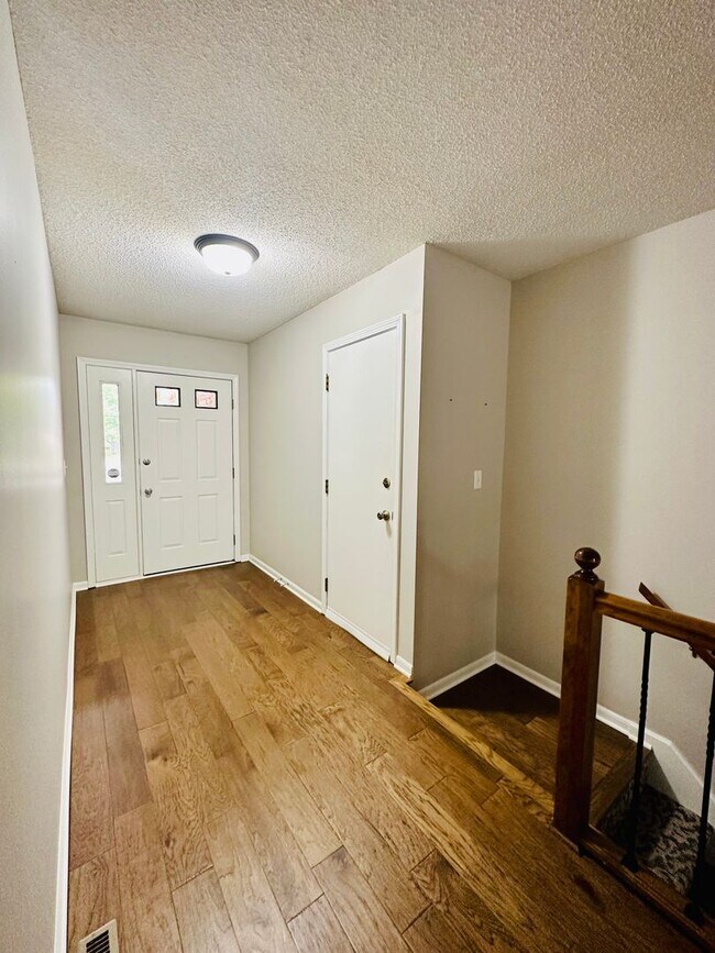 Foto del edificio - {12311} Spacious Townhome in Desirable OP ...