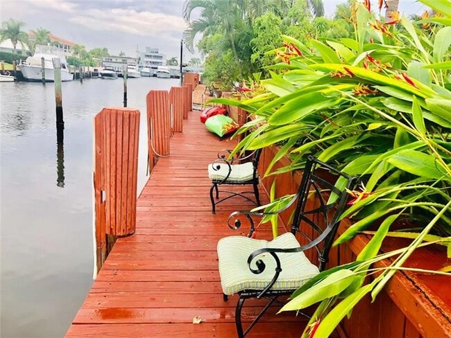 Foto del edificio - 230 Lake Ct