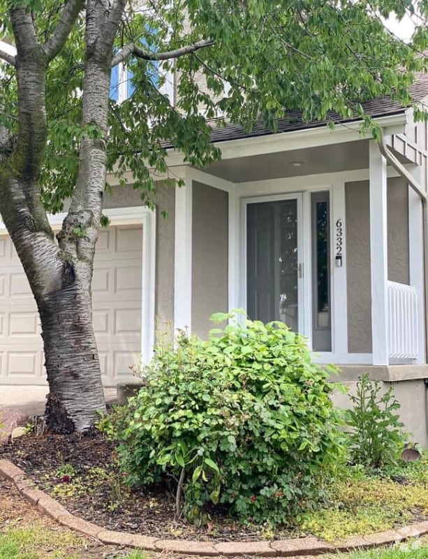 Barrybrooke on the Lake Apartments for Rent with Parking Kansas City