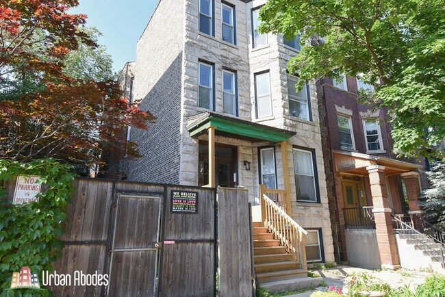 Building Photo - 870 W Buckingham Pl