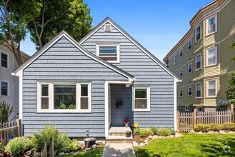 Building Photo - 52 Montvale St