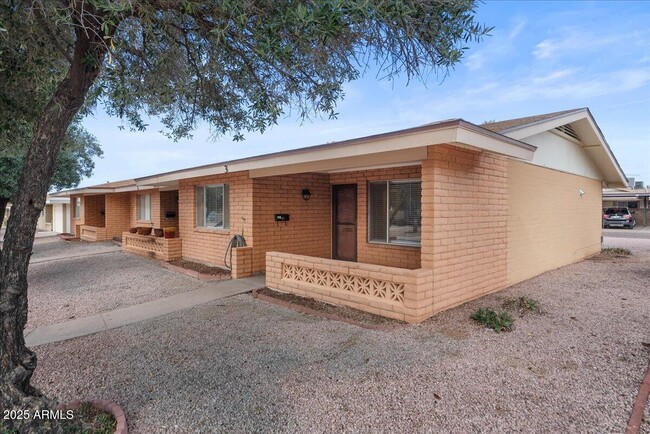 Building Photo - 6438 E Butte St