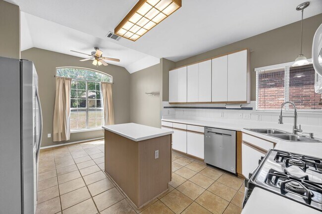 Building Photo - 8404 Tyhurst Dr