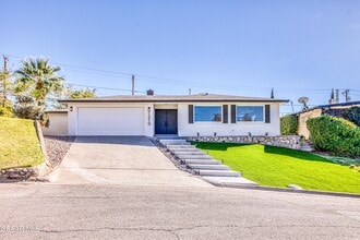Building Photo - 1210 La Cruz Dr