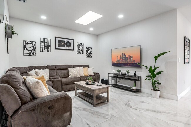 Foto del edificio - 826 SW 14th Ct