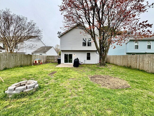Building Photo - Available May 2nd! Charming Home With A Wr...