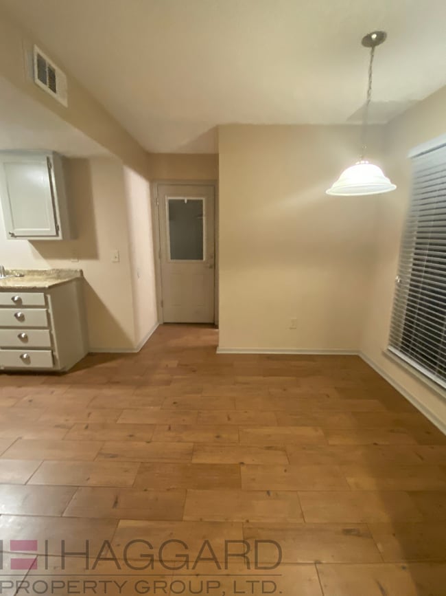 Building Photo - Move in Ready Duplex in Frisco!