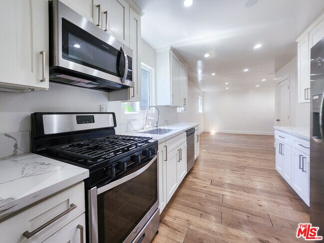 Building Photo - 2917 N Coolidge Ave