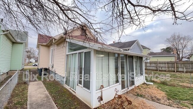 Building Photo - 806 Elwood St