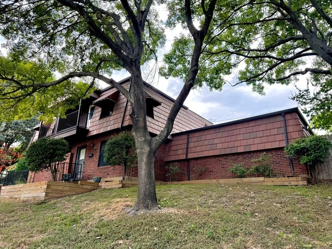 Foto del edificio - 2058 Owasso St