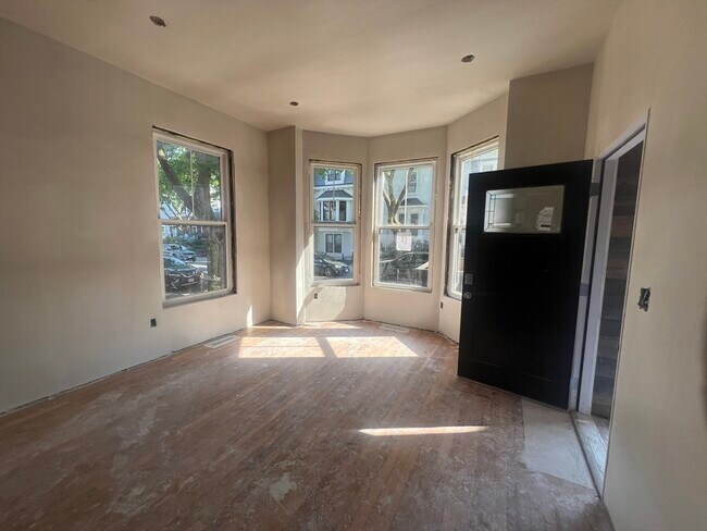 Foto del edificio - 395 W Fourth St
