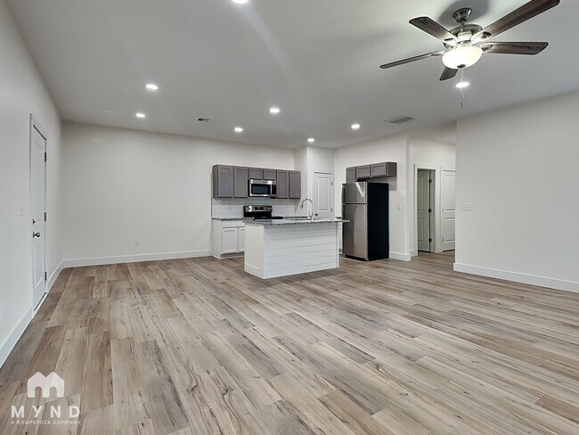 Foto del edificio - 5801 E Bristol St