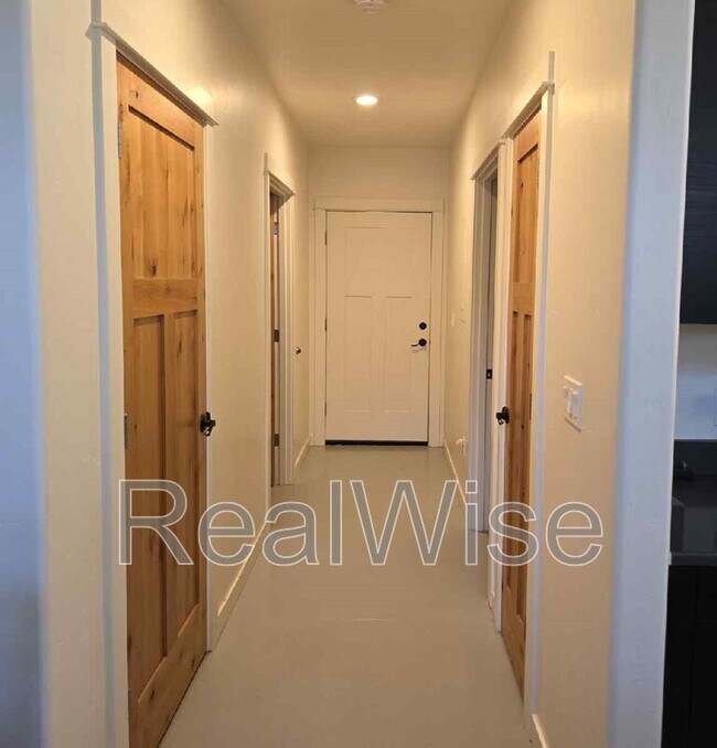 Foto del edificio - 738 W Antler Ave