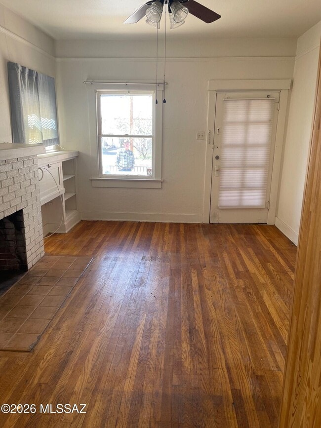 Building Photo - 334 N Vine Ave