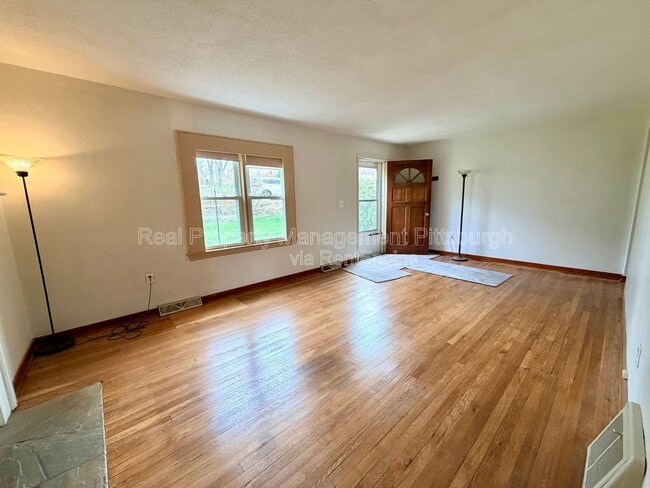 Photo - 400 Patterson Rd House