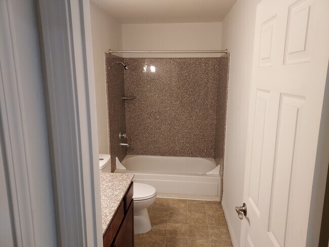 Foto del edificio - 4918 River Glen Dr